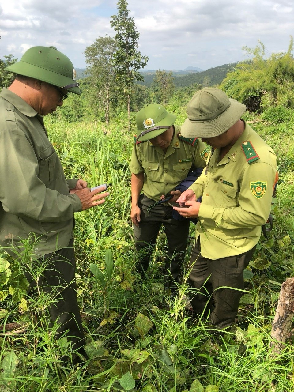 Lực lượng Kiểm lâm huyện Cư M’gar thực hiện các biện pháp cấp bách phòng cháy, chữa cháy rừng năm 2024.