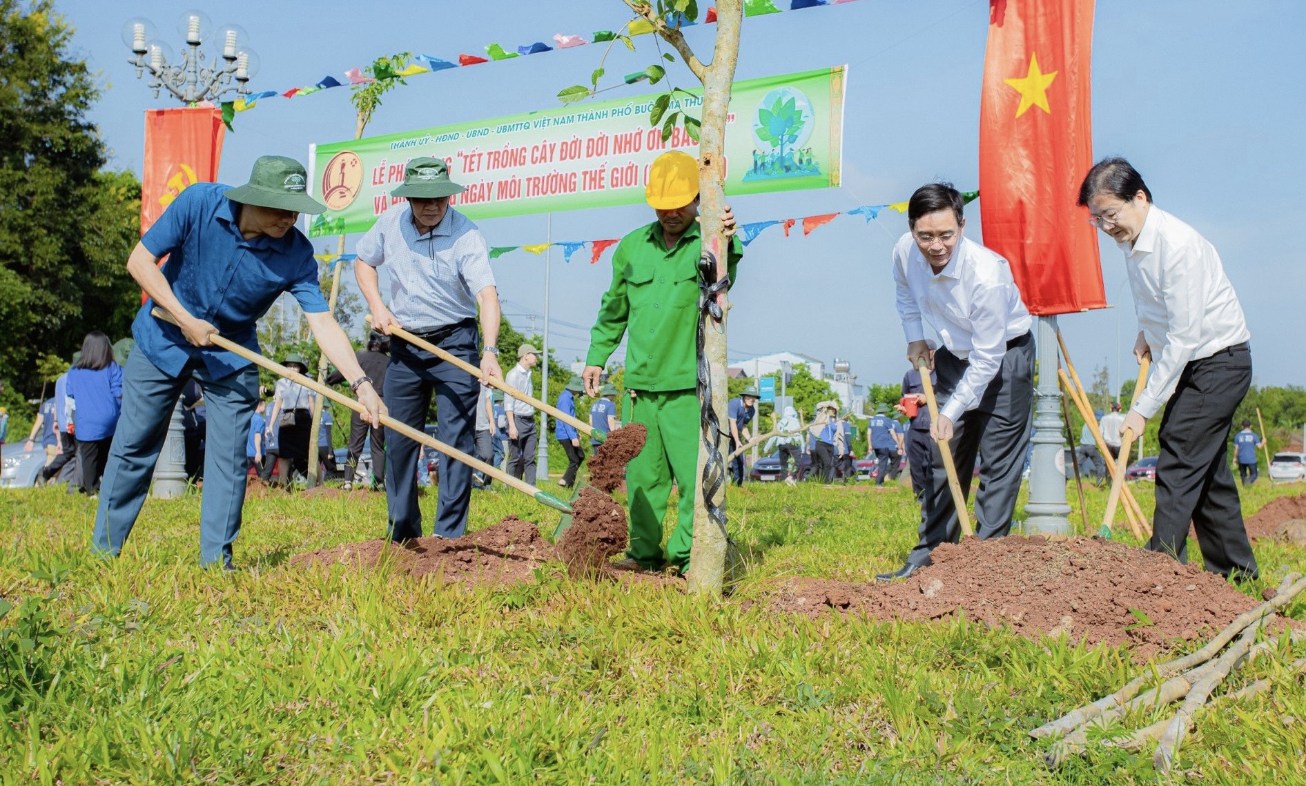 Lễ phát động Tết trồng cây nhân ngày Môi trường thế giới (5/6) và Tháng hành động vì môi trường năm 2024. 