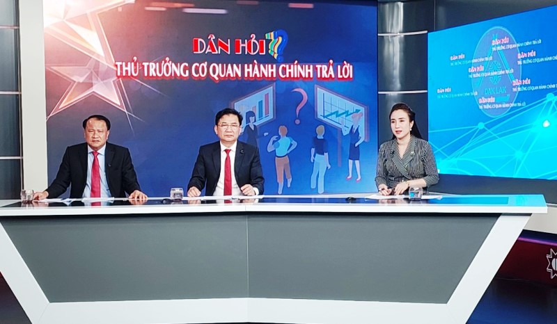 Đẩy mạnh cung ứng dịch vụ công trực tuyến và thanh toán trực tuyến trong giải quyết thủ tục hành chính.